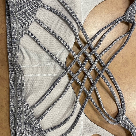 Lululemon Free To Be Bra (Wild) Sz 6 - Picture 7 of 8